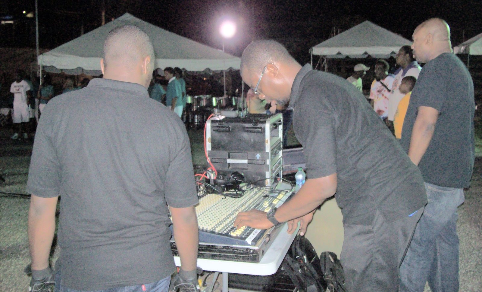 Fusion Steel Sound mixer sets up_Robin Park, San Fernando, Trinidad, TT_20150822_tobagojo@gmail.com_100_6052B_col.jpg